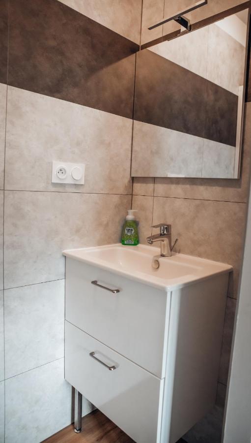 Appartement Neuf, Moderne Et Confortable! Ernee Ngoại thất bức ảnh