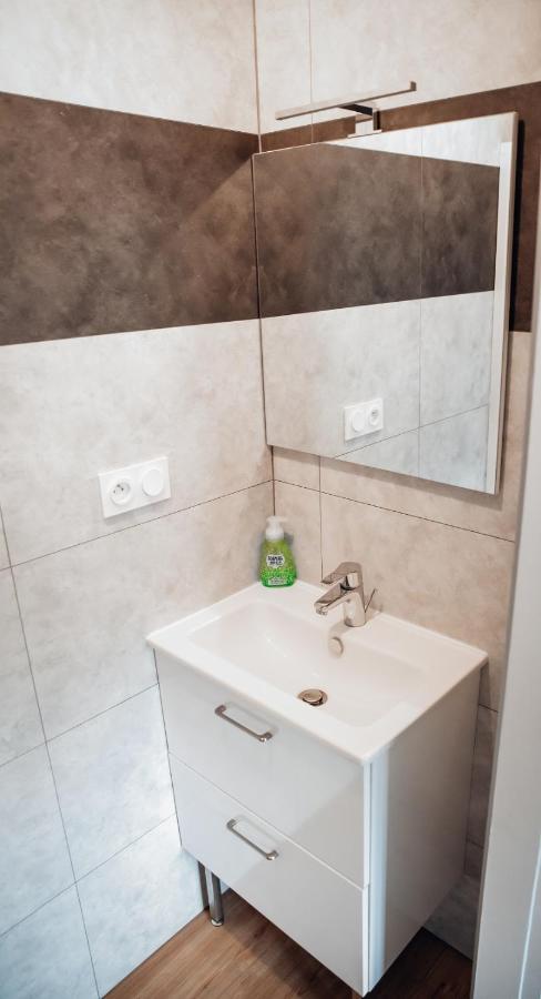 Appartement Neuf, Moderne Et Confortable! Ernee Ngoại thất bức ảnh